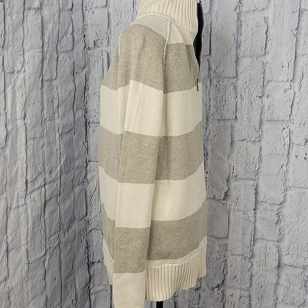 American Eagle Outfitters Gray and Cream Turtleneck‎ Sweater Medium